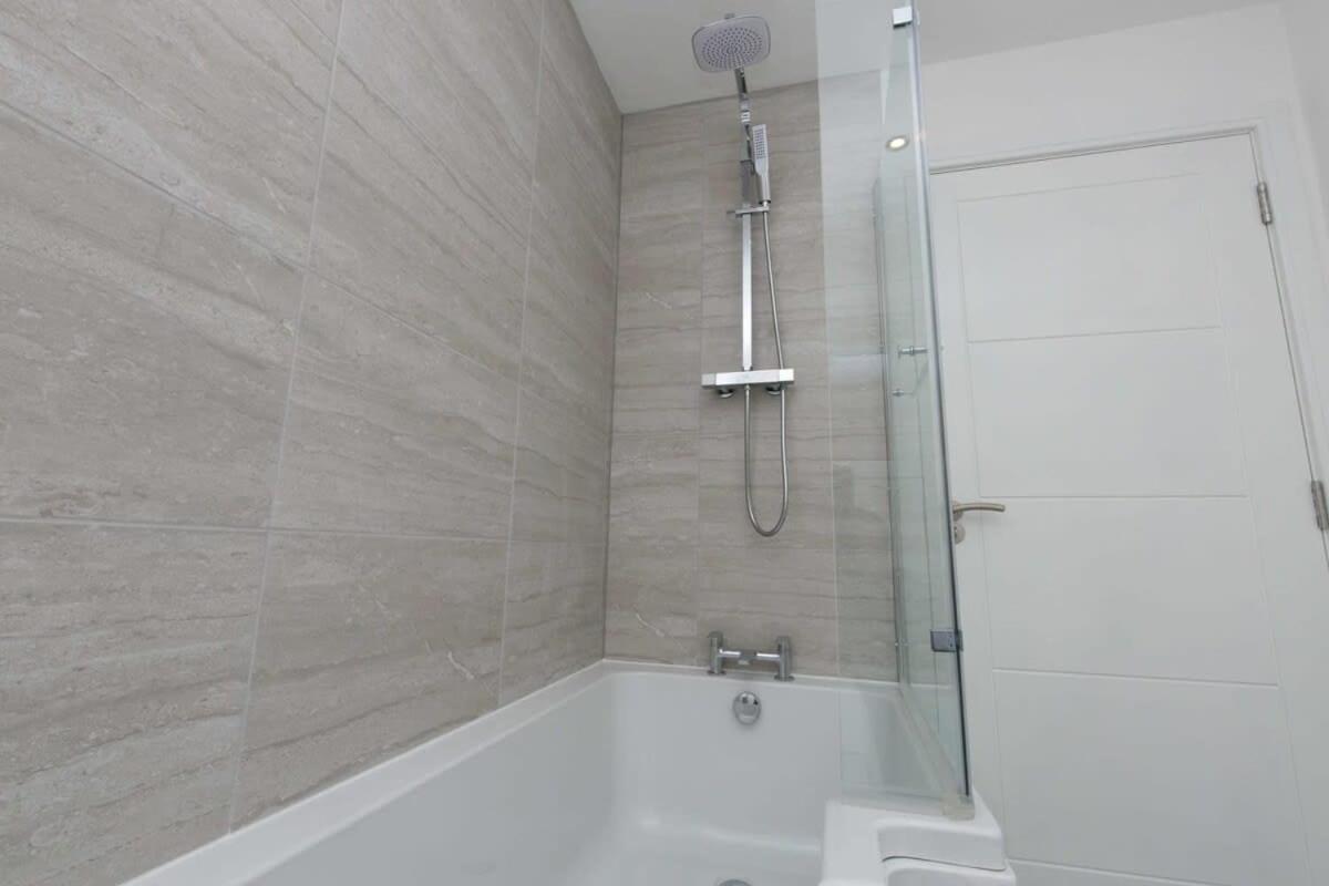 Stunning 2 Bedroom Apartment In วอลลาซีย์ ภายนอก รูปภาพ