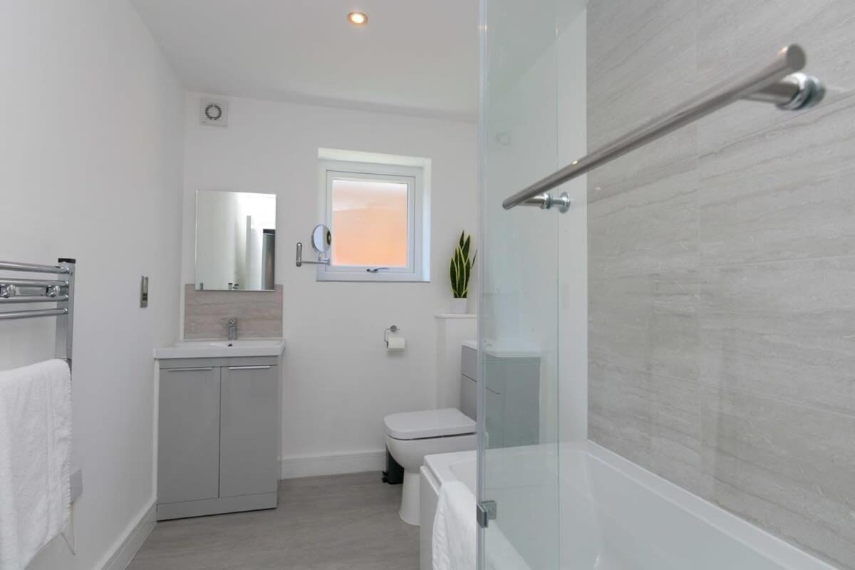 Stunning 2 Bedroom Apartment In วอลลาซีย์ ภายนอก รูปภาพ